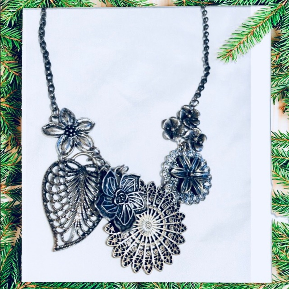 Silver tone necklace