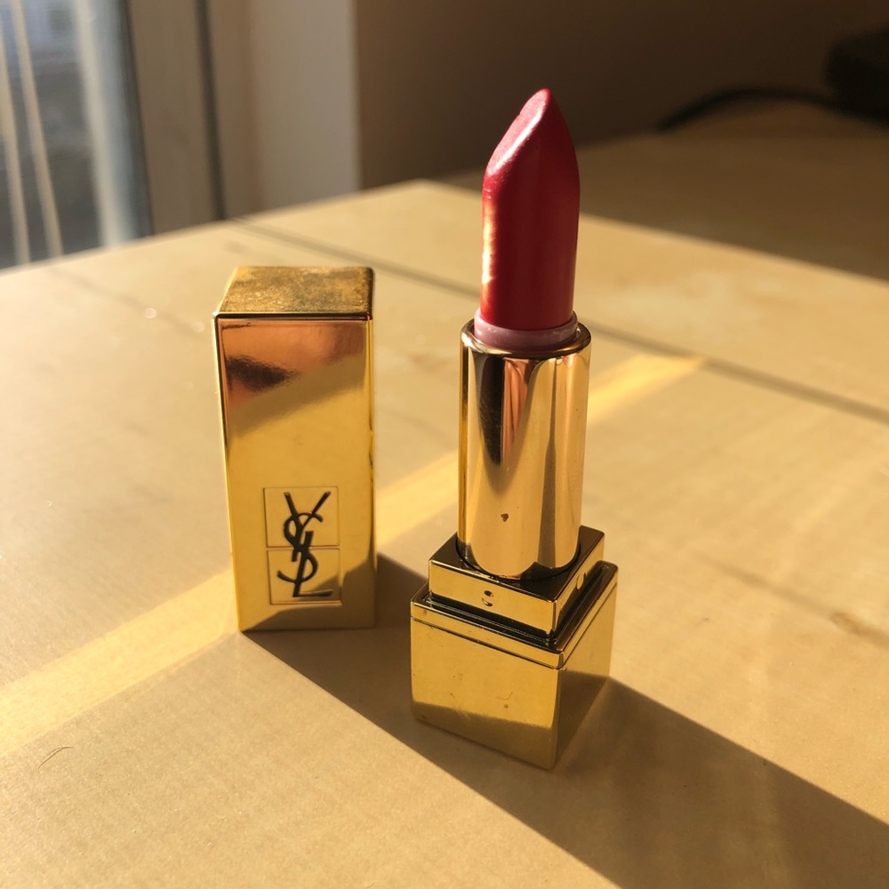 Yves Saint Laurent YSL Lipstick in Le Rouge
