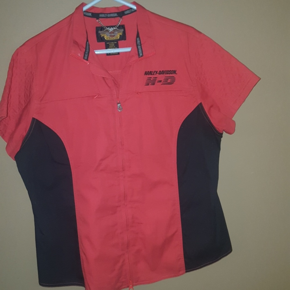 Woman's Harley Davidson shirt