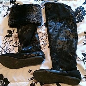 Buckle winter knee high boots.