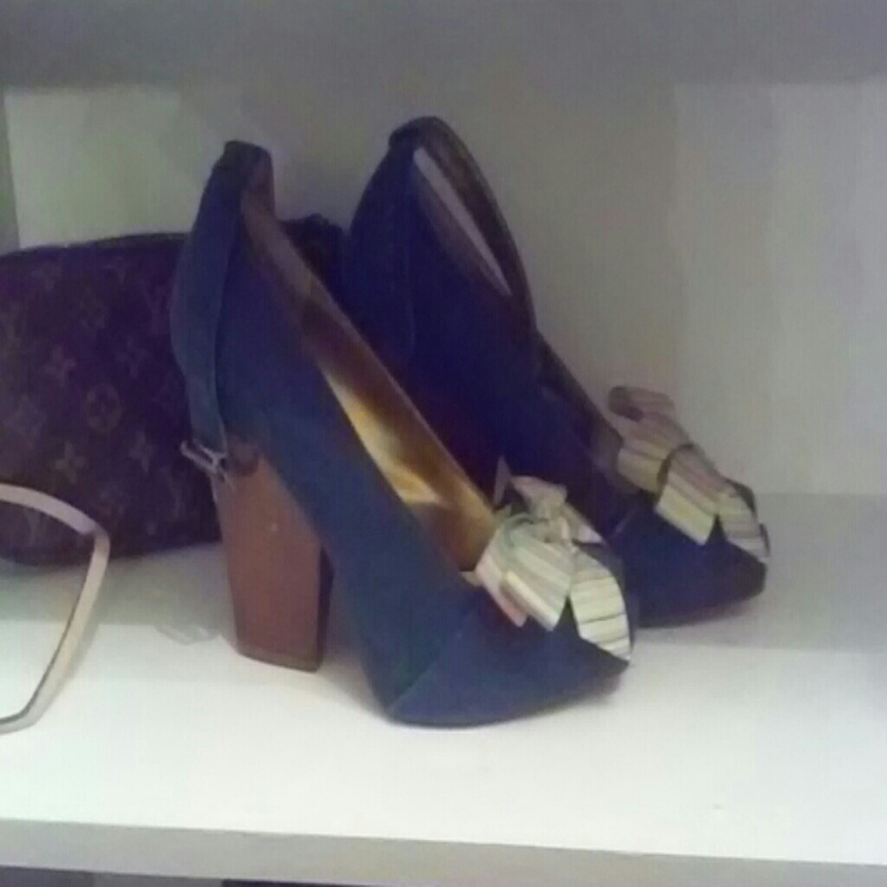 Shoes - Picture 2 of 4