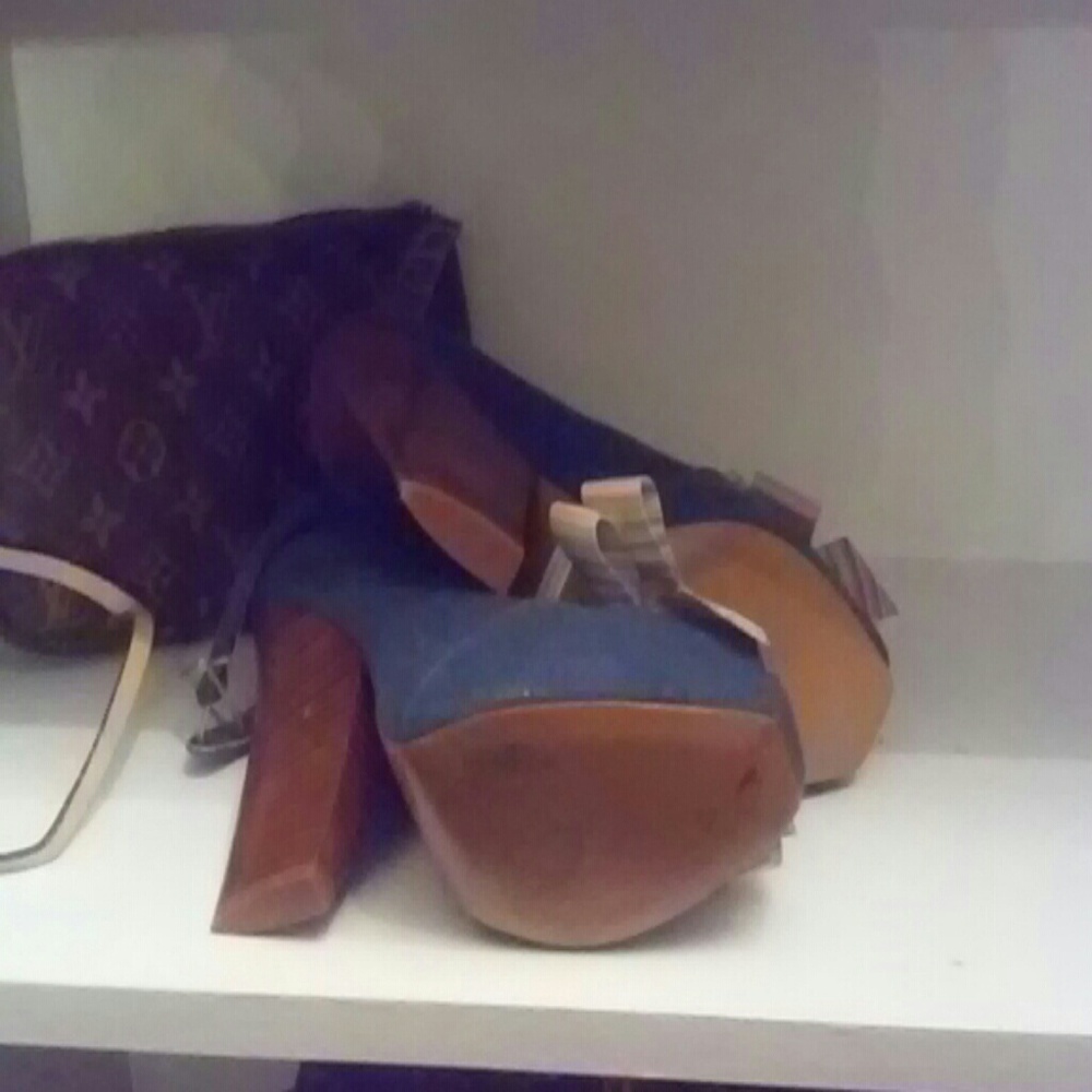 Shoes - Picture 4 of 4