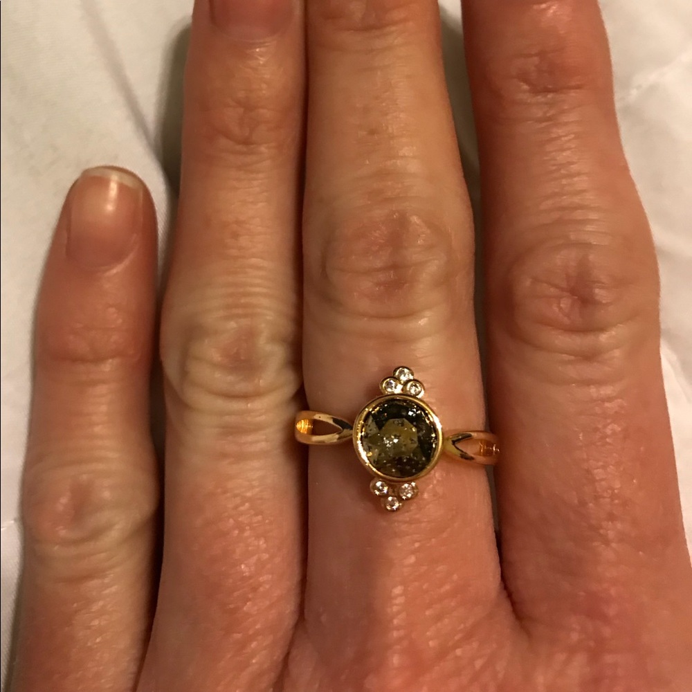 Stunning bling ring