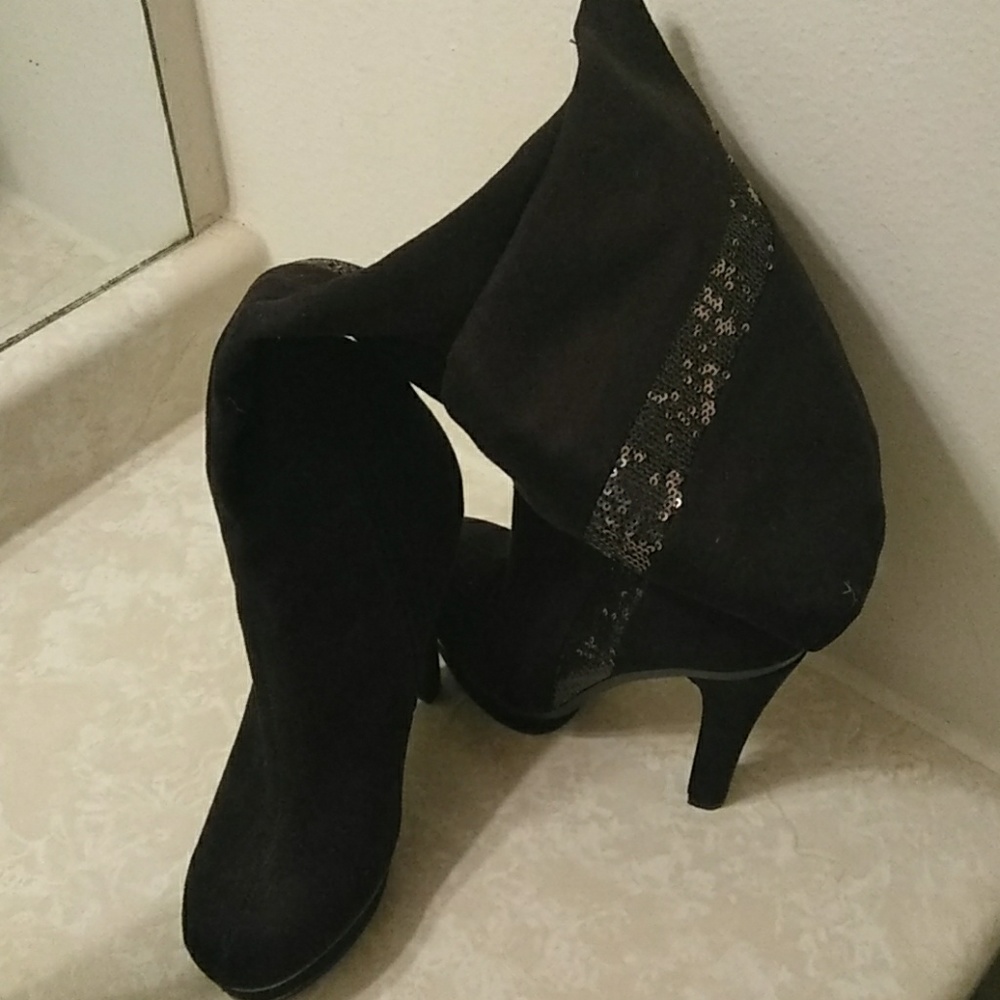 Women JLo Black Boot with Glitter Strip Sz 7.5M