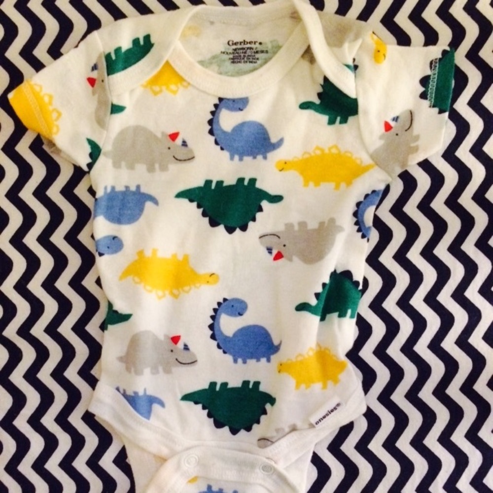 🎈NWOT Carter's Newborn Dinosaur Onesie