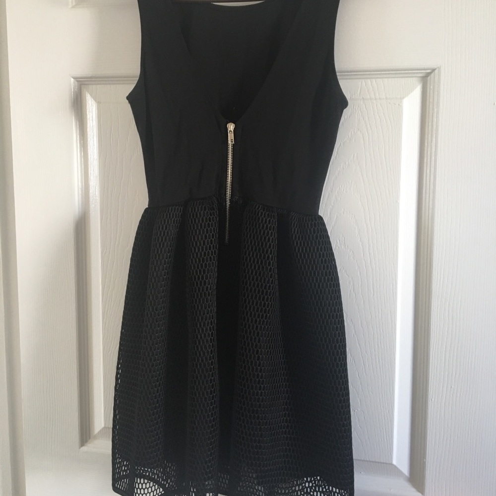 Little black dress with cable cage material