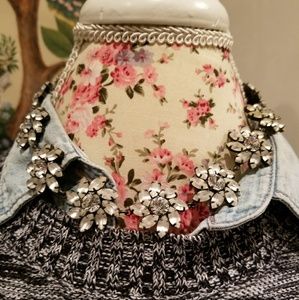 Silver and white flower necklace