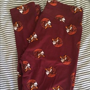 Burgundy fox lularoe leggings - OS