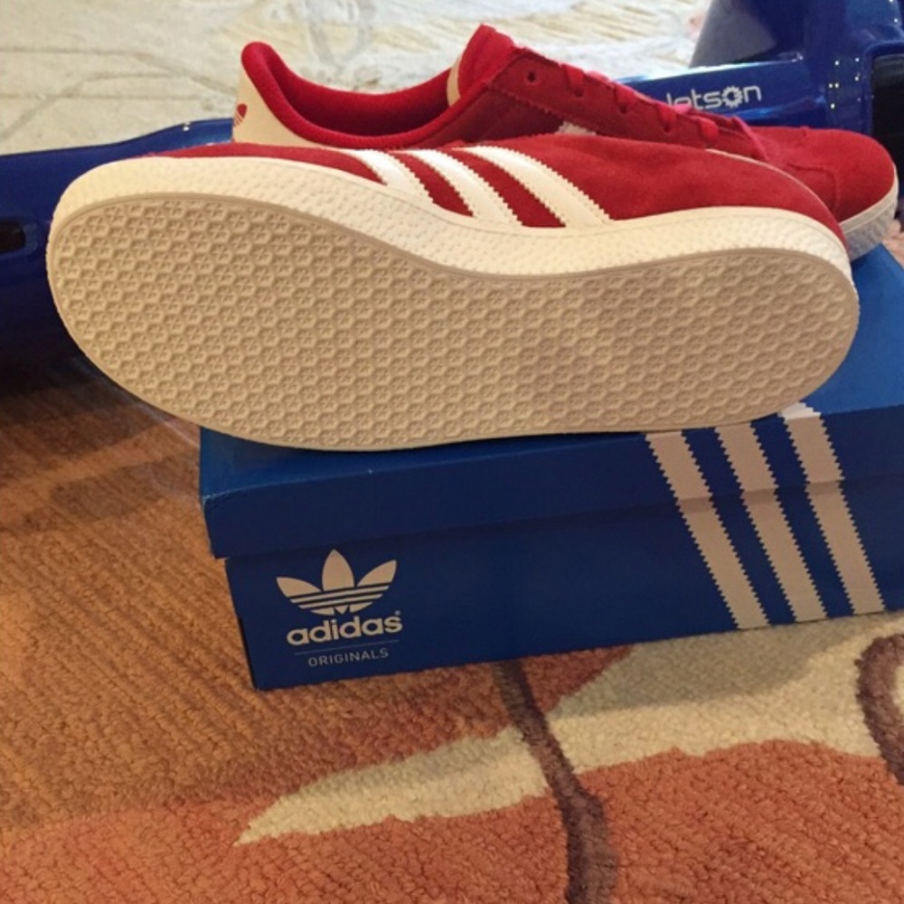 LAST PAIR! NEW Adidas Red Gazelle Trainers - Picture 4 of 7