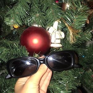 Chloė Women’s Rectangular Black Sunglasses