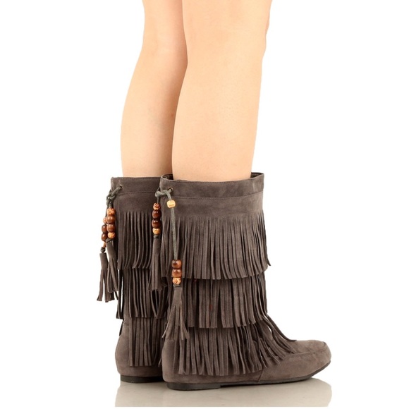 Three Layers Grey Fringe Moccasin Boots - Picture 2 of 4