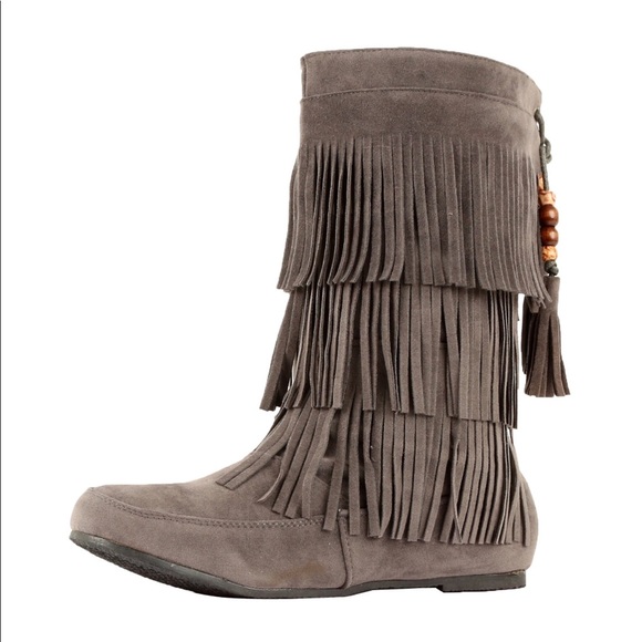 Three Layers Grey Fringe Moccasin Boots - Picture 3 of 4