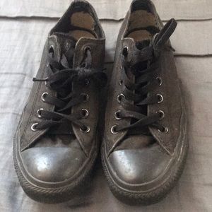 Monochrome Black chucks!