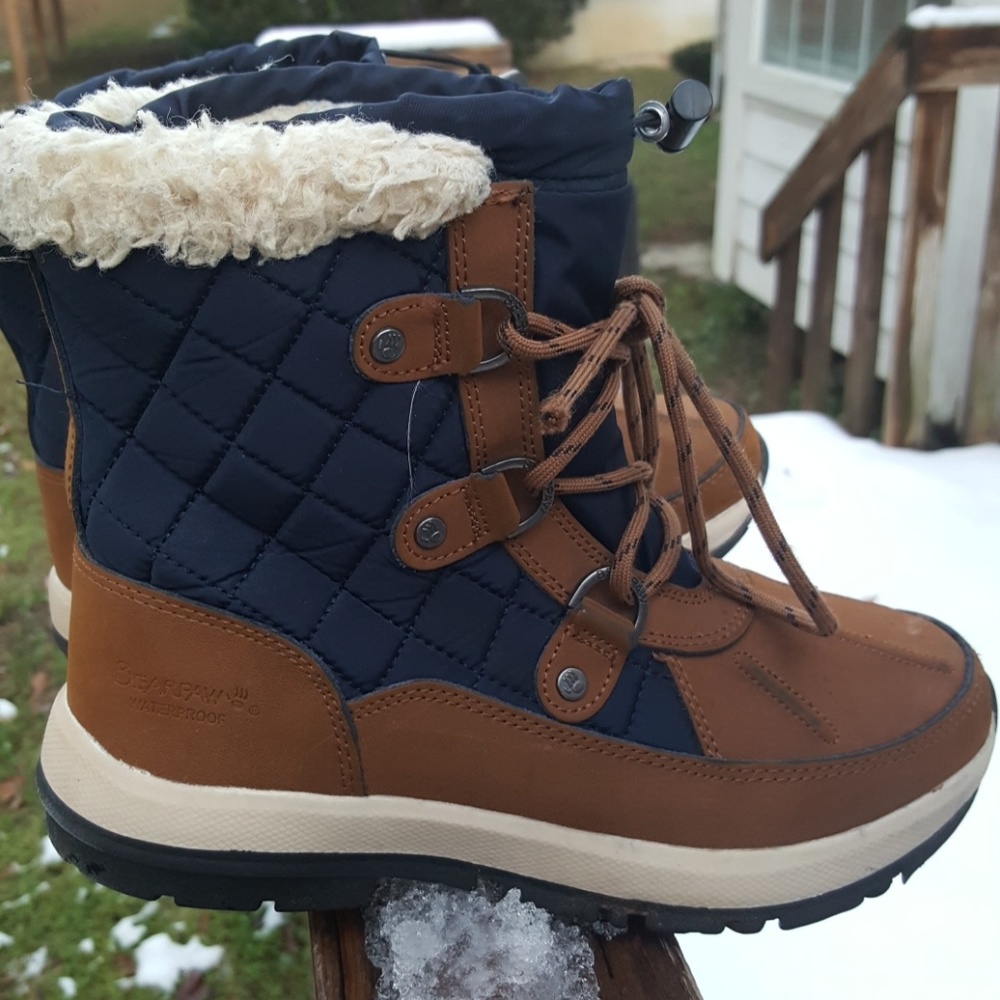 BEARPAW SNOW BOOTS