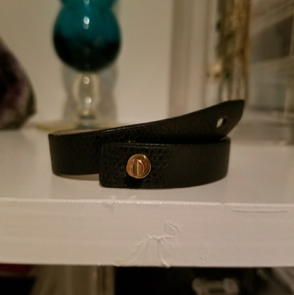 Adjustable leather bracelet
