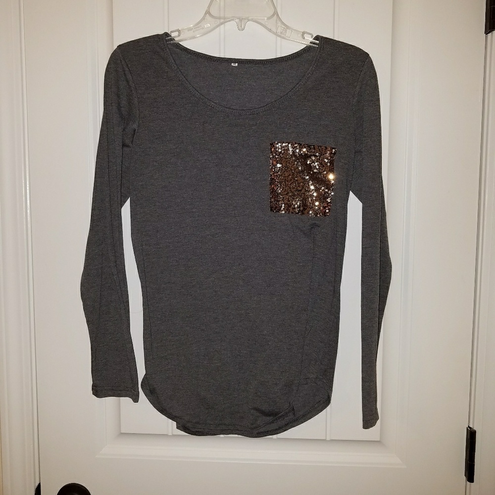 Long sleeve gray shirt with gold glitter pocket
