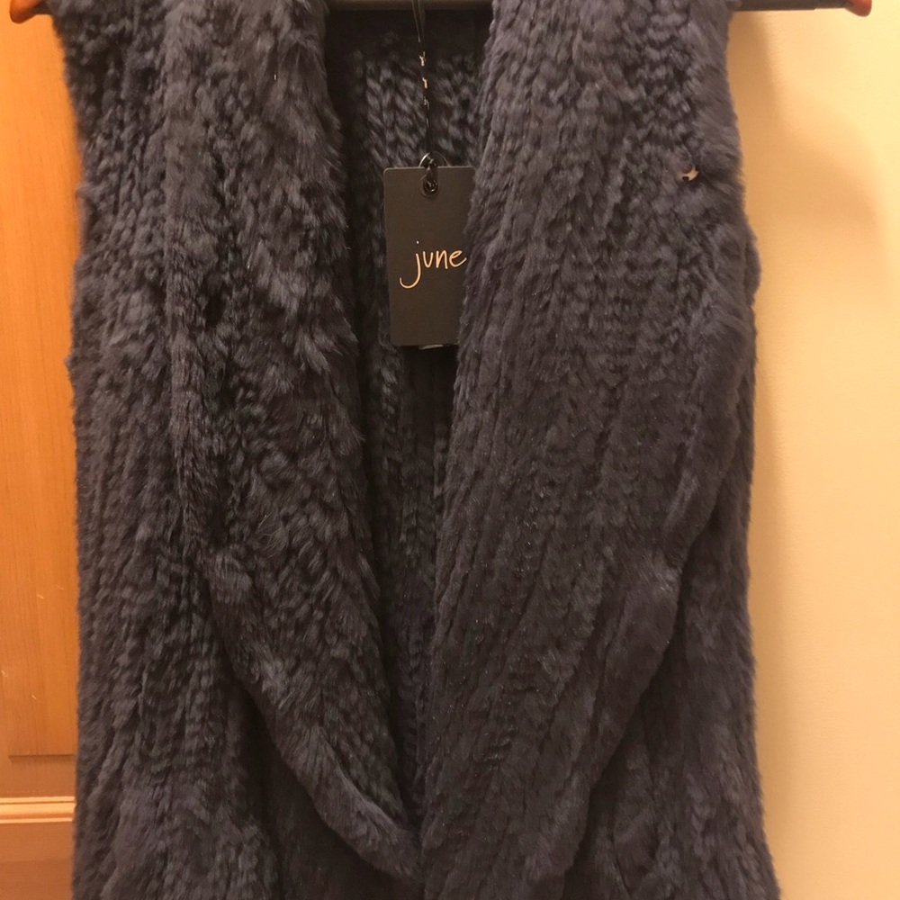 Navy Fur Vest bu June - Picture 3 of 7