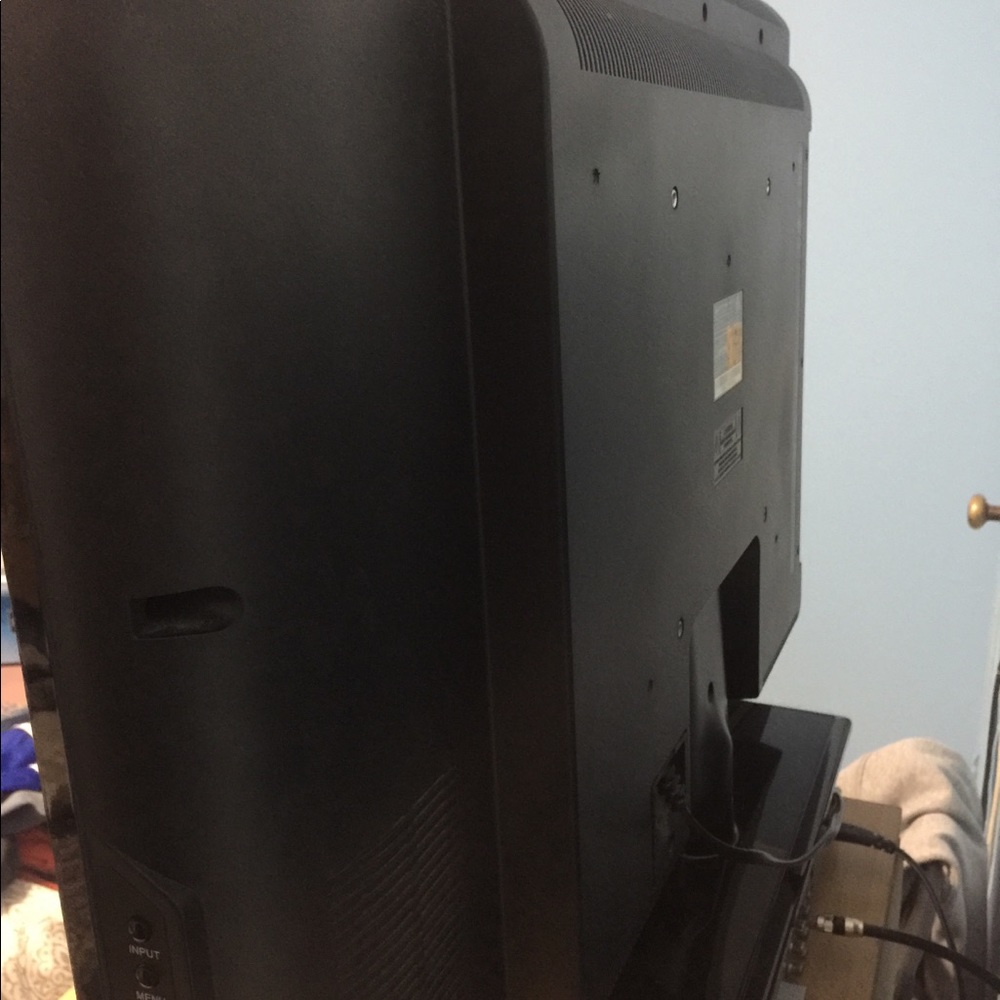 32 Inch Element TV - Picture 3 of 5