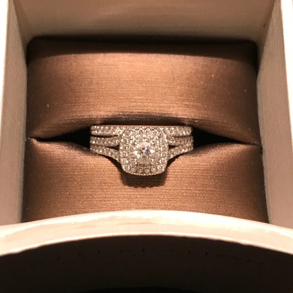 Diamond Wedding ring and engagement set. - Picture 1 of 8