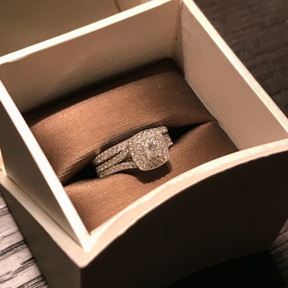 Diamond Wedding ring and engagement set. - Picture 2 of 8