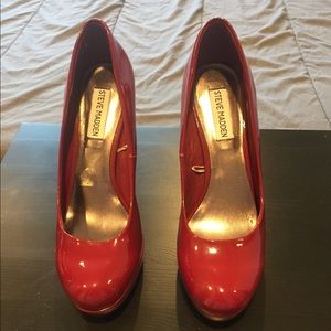 Steve Madden red pumps