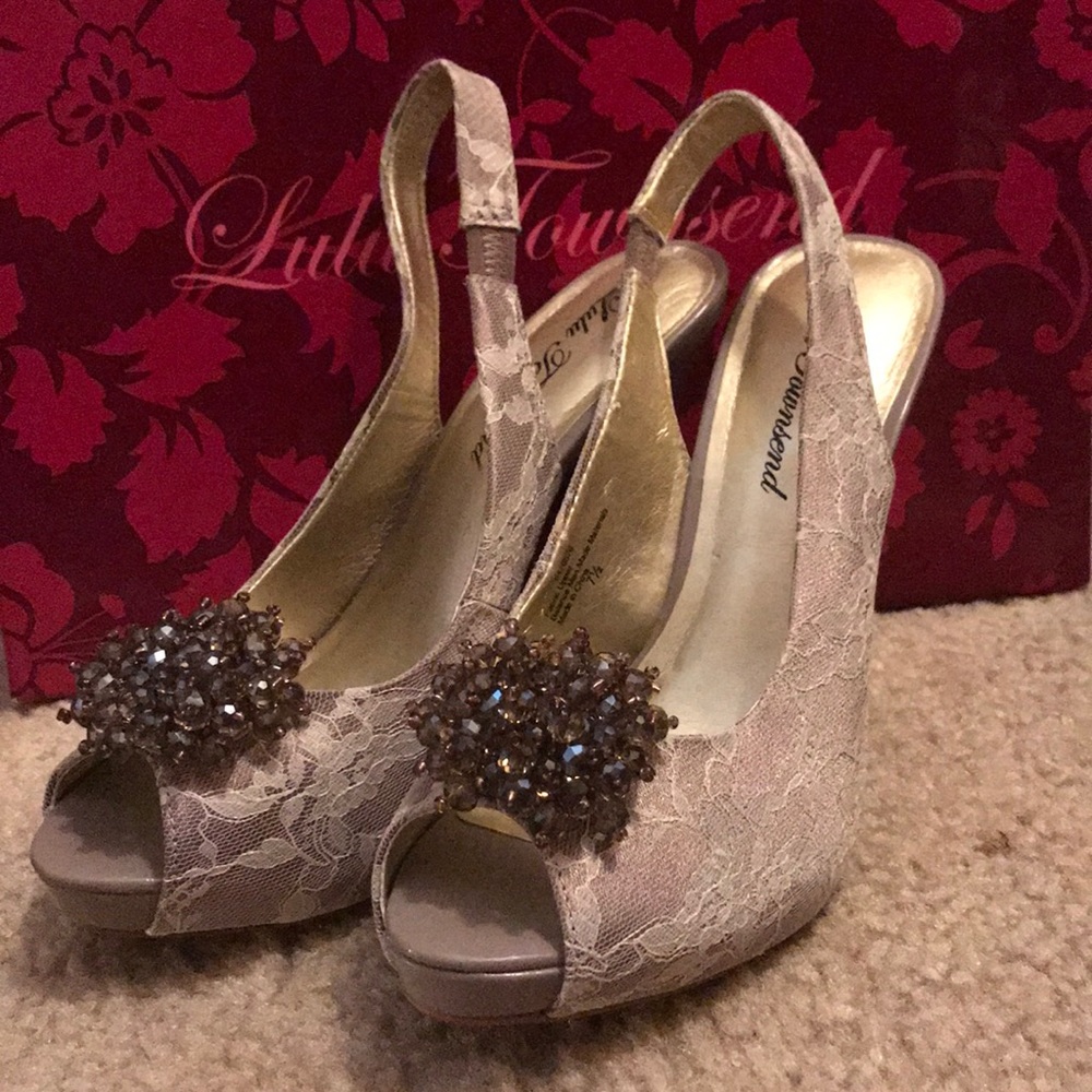 Amazingly Elegant Shoe by LuLu Townsend