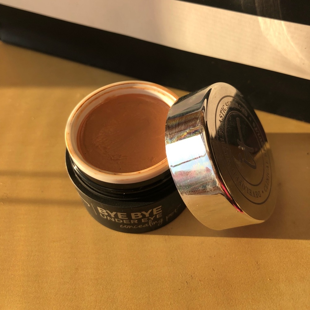 It Cosmetics Under Eye Concealing Pot in Tan