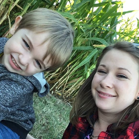 Meet your Posher, Cassandra - Picture 1 of 1