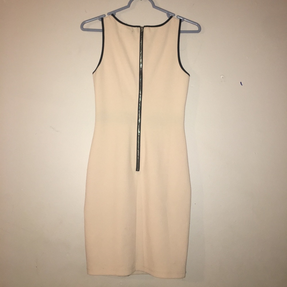 Beige with black lace cóctel bodycon dress - Picture 2 of 3