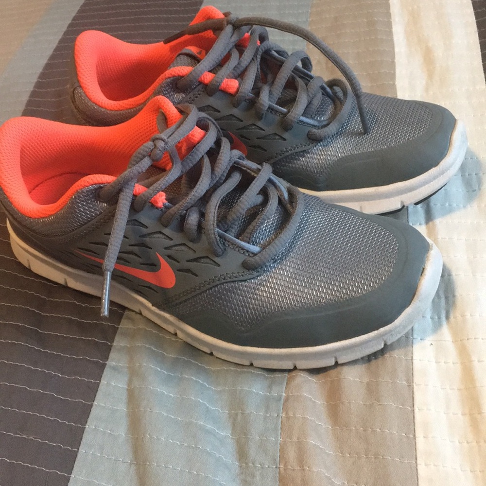 Nike tennis shoes