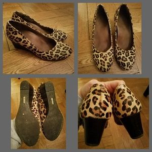 Vionic leopard wedge heels