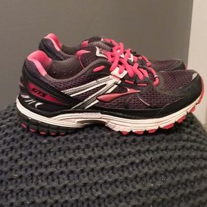 Brooks limited adrenaline GYD 13 sneakers size 8