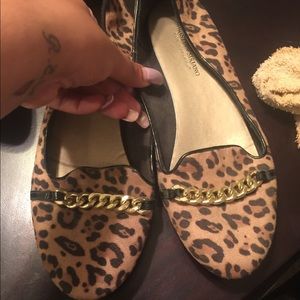 Leopard flats with gold chain