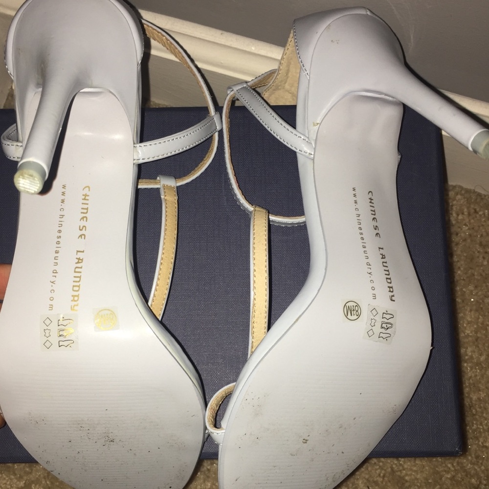 T-strap heels - Picture 2 of 3