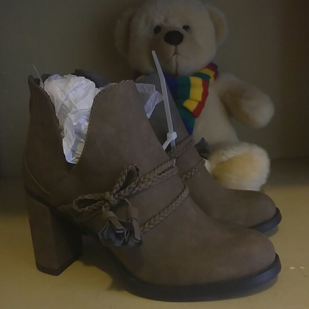 Sold NWOT Rebels Ellis Boots - Picture 2 of 5