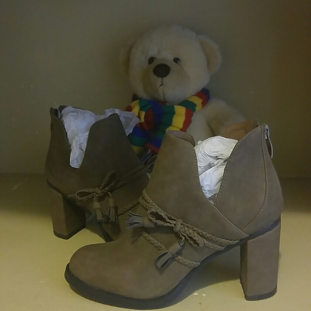 Sold NWOT Rebels Ellis Boots - Picture 1 of 5