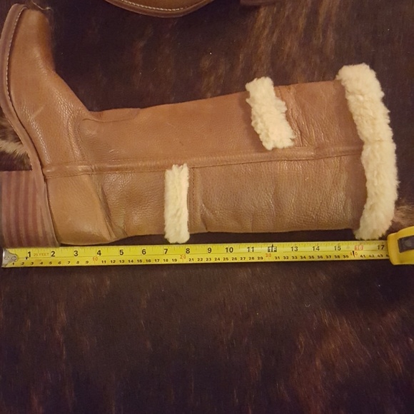 *SOLD* FRYE SHEARLING LEATHER BOOTS - Picture 4 of 7