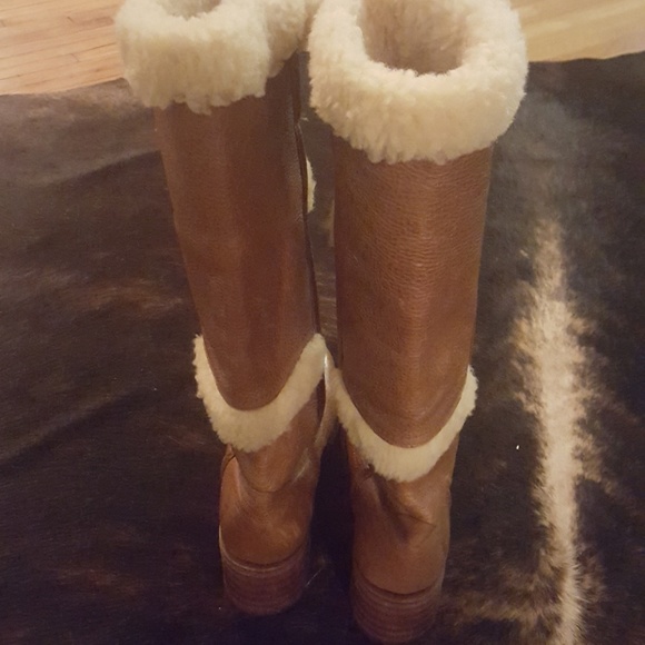 *SOLD* FRYE SHEARLING LEATHER BOOTS - Picture 6 of 7