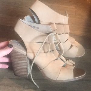 NEW Hinge tan booties!