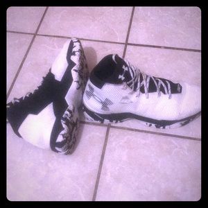 UA Curry 2.5 white/black size 14 men's
