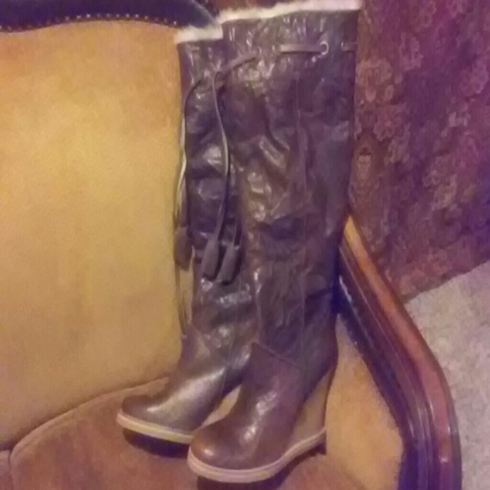 Shoes - Picture 3 of 3