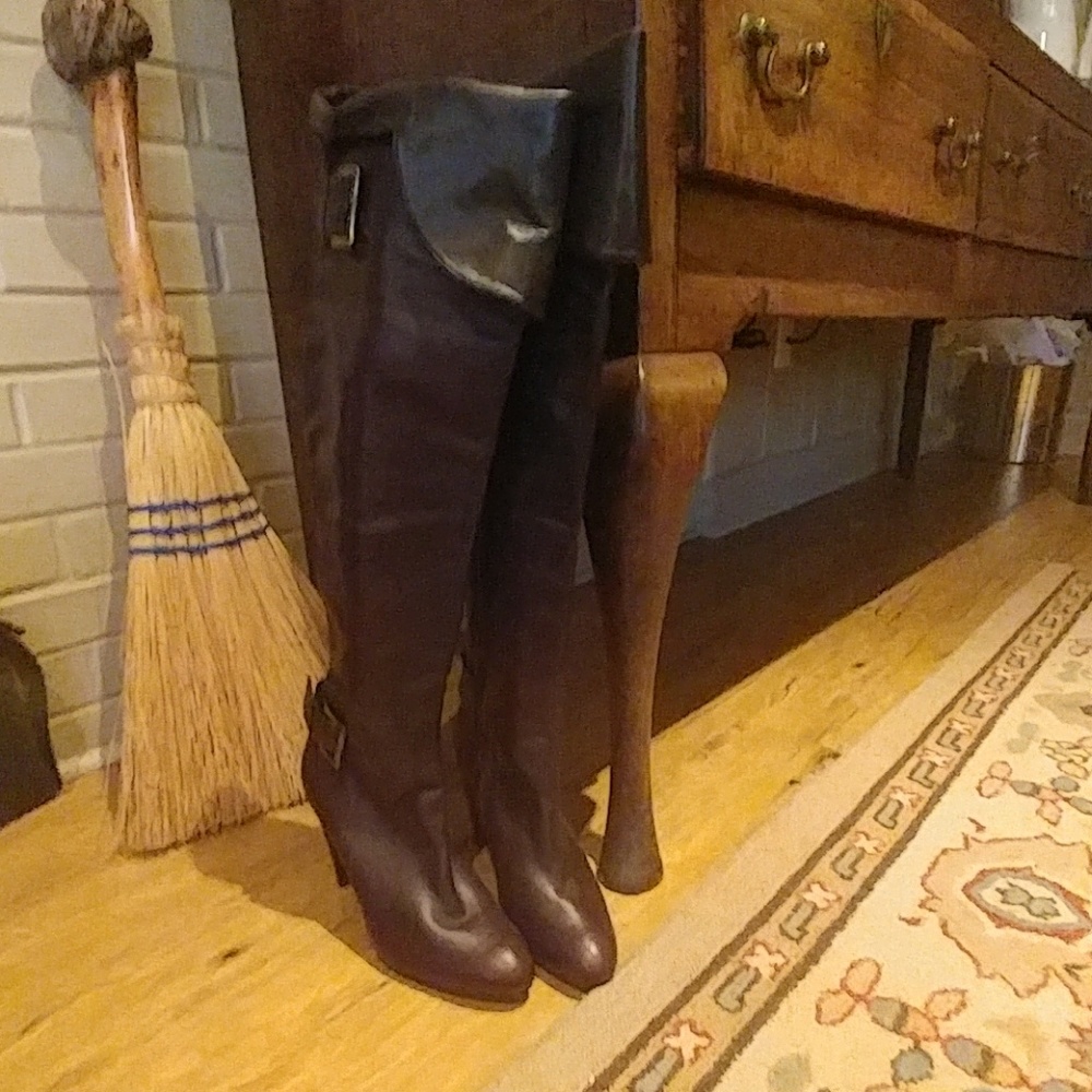 VERO CUOIO BLACK BOOTS-WORN ONCE