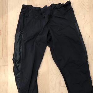Black just below the knee exercise pants