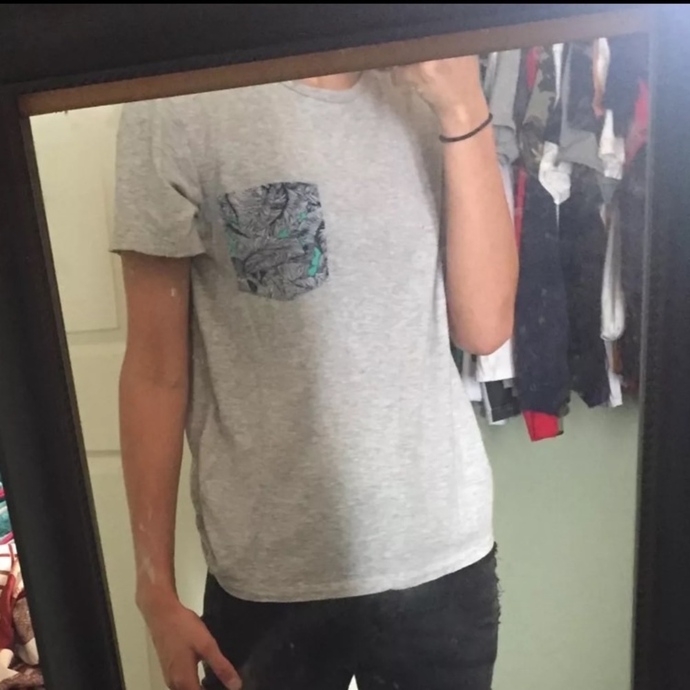 ✅Men's H&M Pocket Tee Size Small
