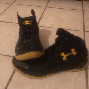 UA Curry 2 black/yellow men's size 14