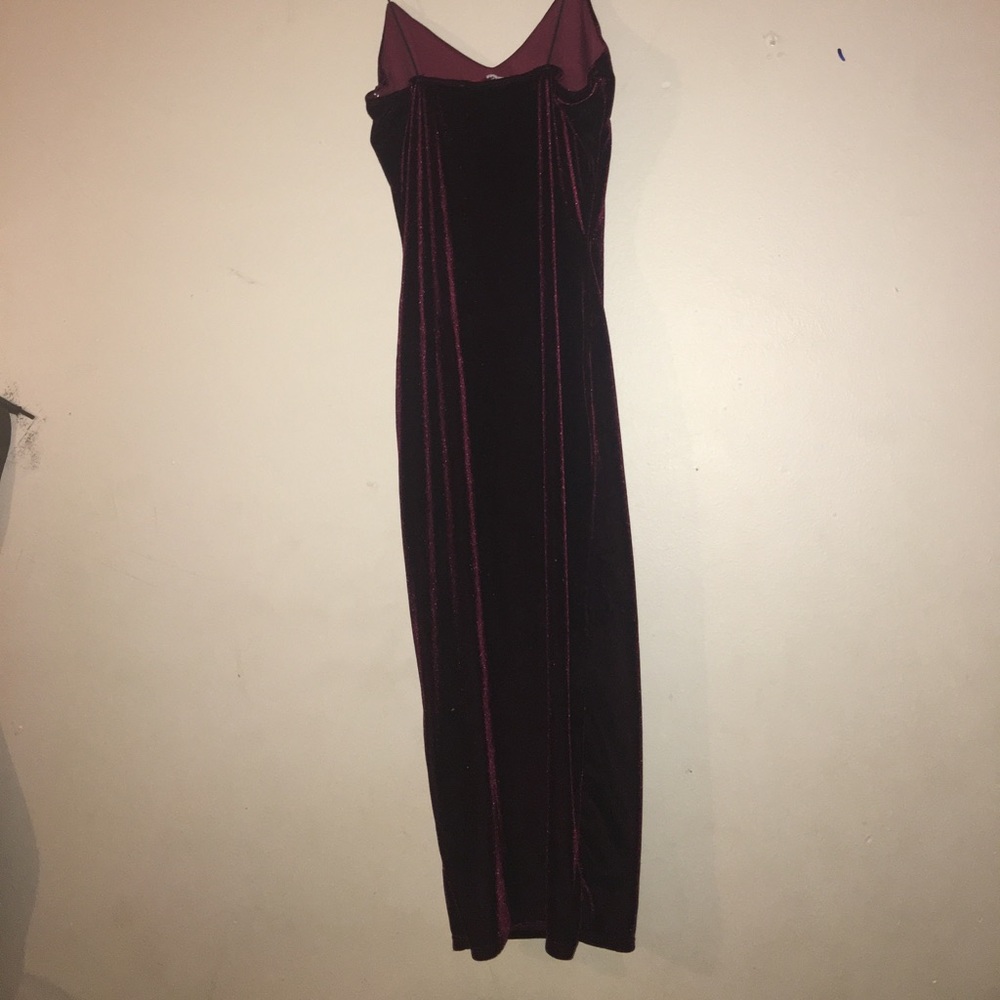 bodycon burgundy velvet midi dress - Picture 2 of 3