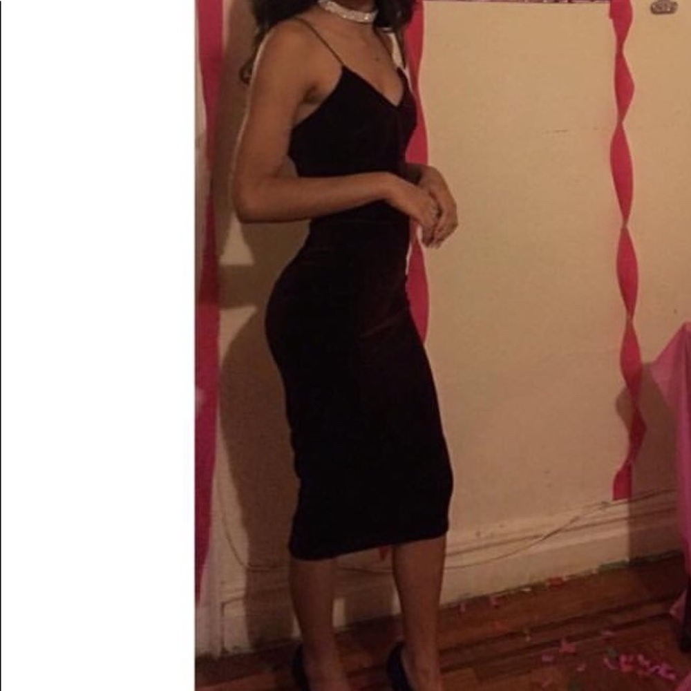 bodycon burgundy velvet midi dress - Picture 3 of 3