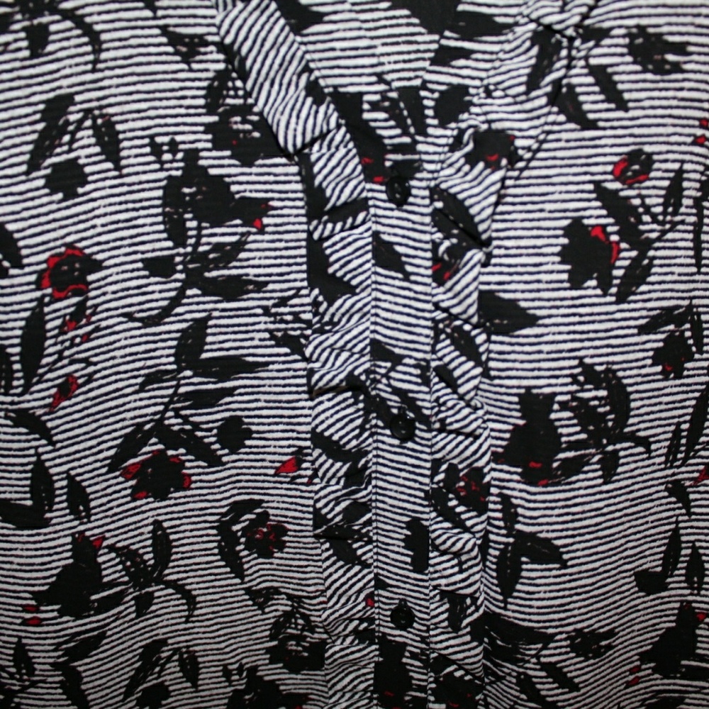 Floral Top - Picture 6 of 6