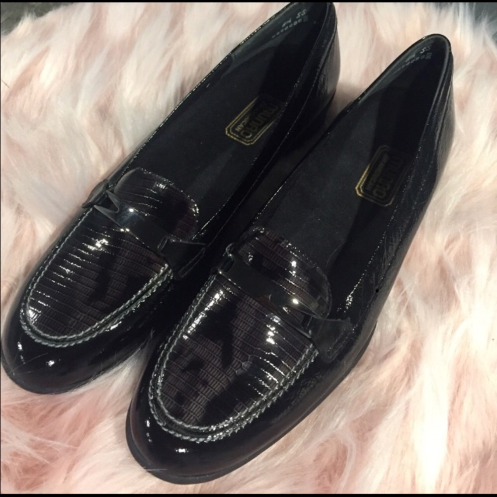 Munro Black patent leather loafers-New!