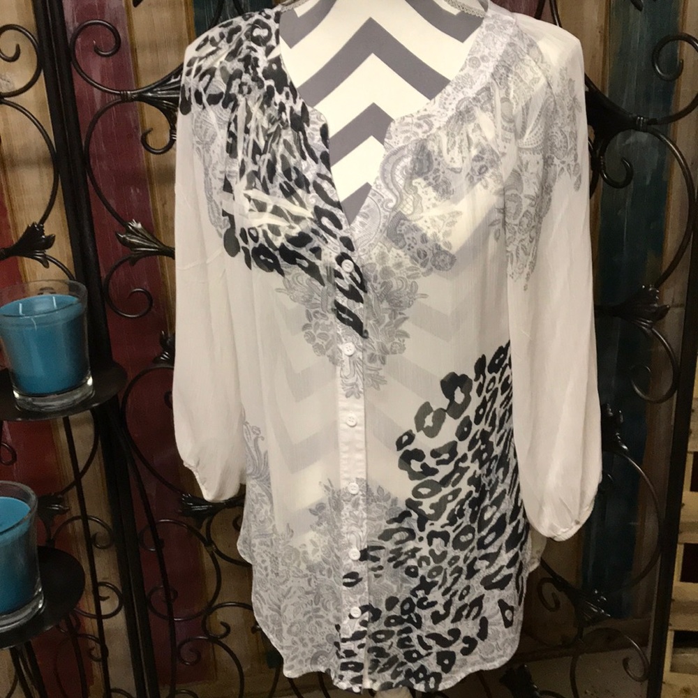 👍FLAWLESS!😮 ADORABLE! Sheer animal print tunic😍